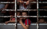[ẢNH] Những đứa trẻ trong đoàn người di cư Trung Mỹ làm lay động triệu trái tim trên thế giới